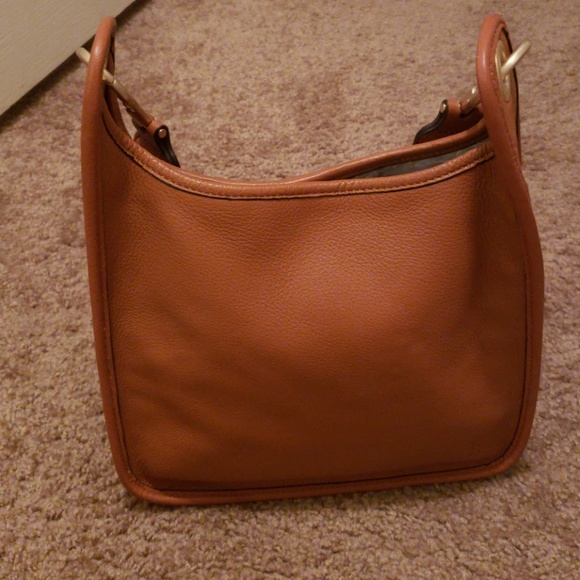 Ellen DeGeneres Handbags - ELLEN DEGENERES GENUINE LEATHER SHOULDER BAG